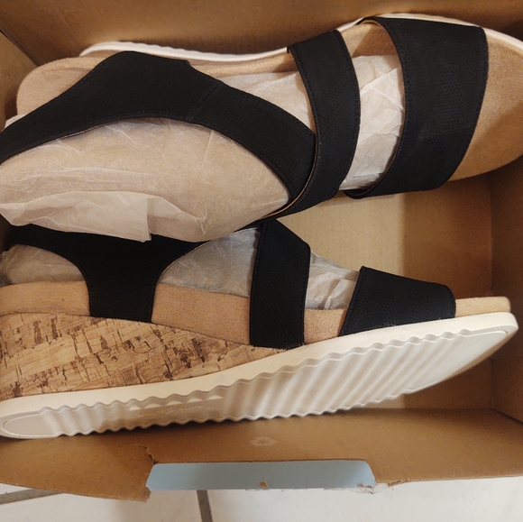 Black Life Stride Wedges - Picture 11 of 16